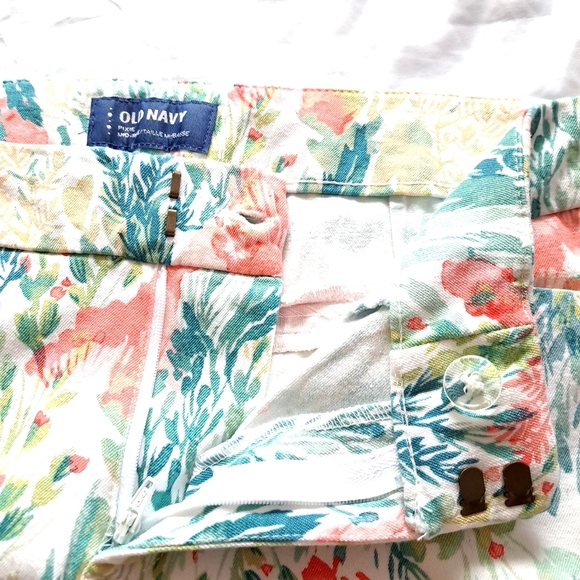 Old Navy | Colorful white pixie mid rise women's pant - Picture 10 of 12